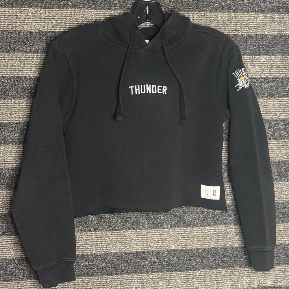 Peace Collective Oklahoma Thunder NBA Women's Black Cropped Hoodie Sweatshirt S
